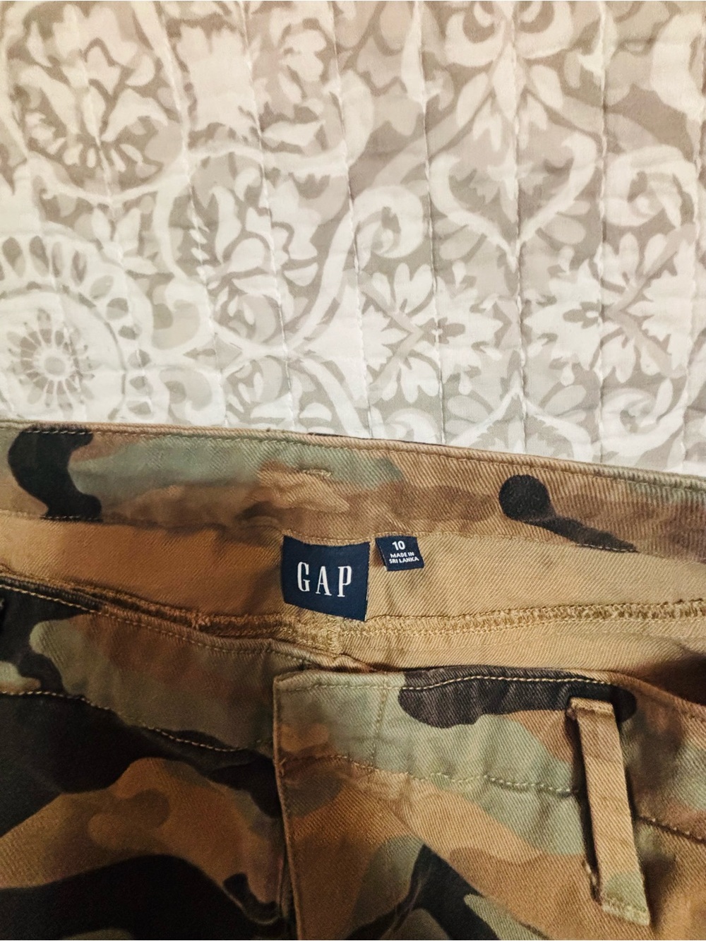GAP Camouflage Cargo Pants in Green and Tan - Picture 8 of 8